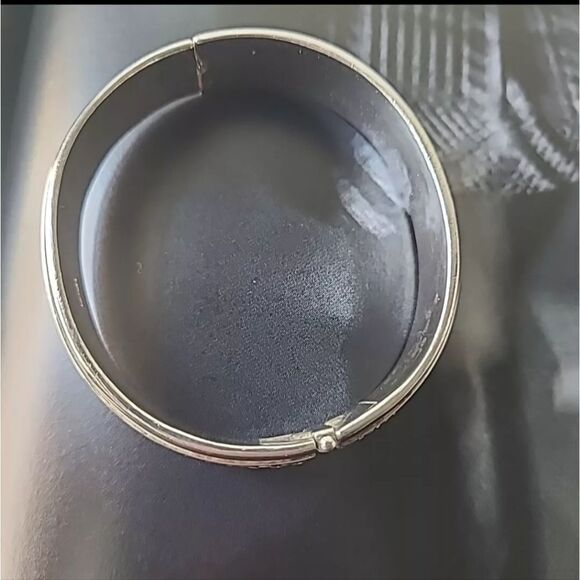 Vintage Monet Silver Plated Hinged Bracelet 7.5" Wrist - Picture 3 of 6